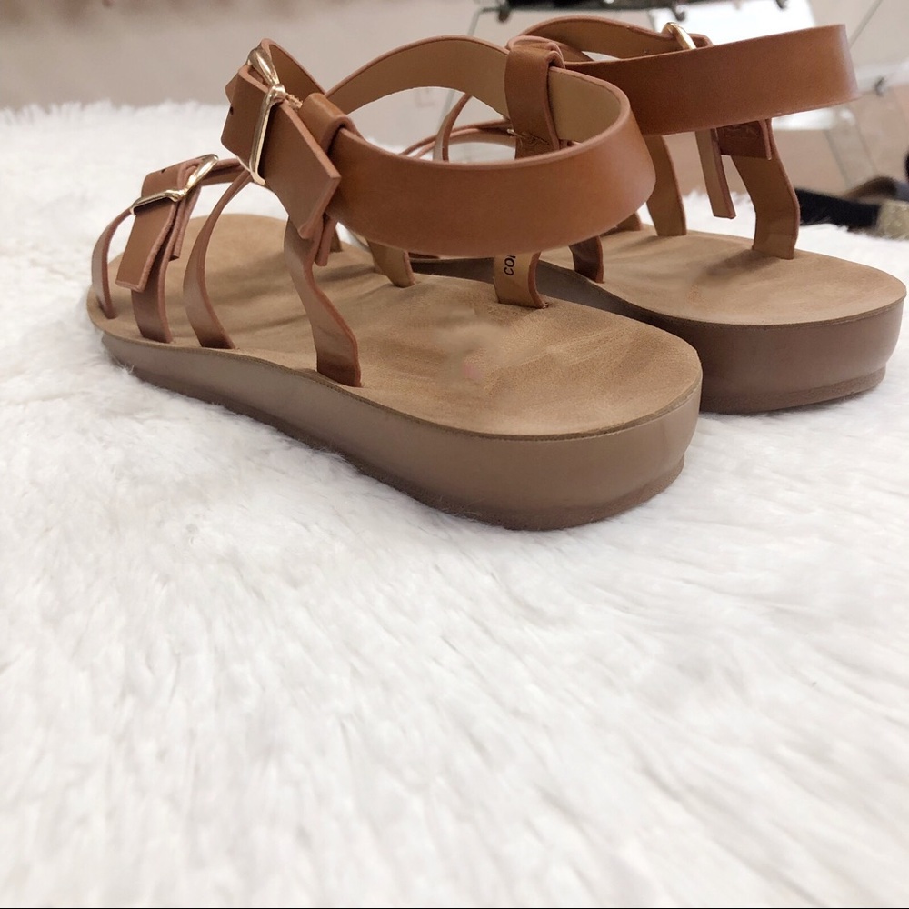 Tan sandals open toe with buckles details - Picture 4 of 5